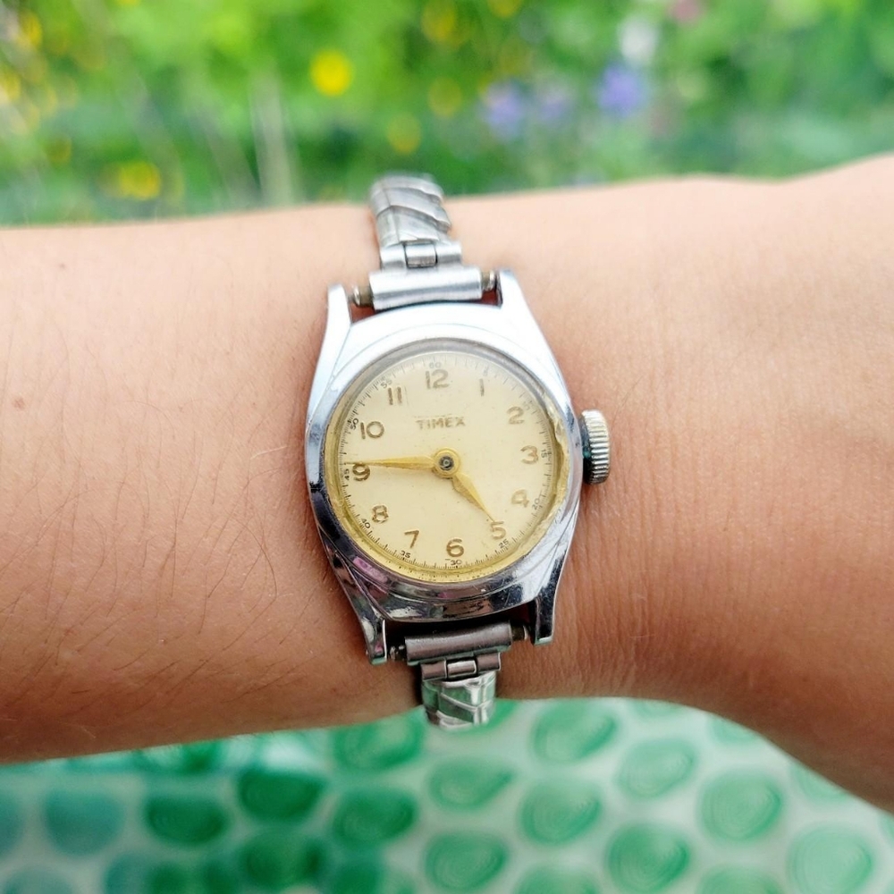 Classic Timex Silver & Gold Classic Stretch Watch - Picture 4 of 8
